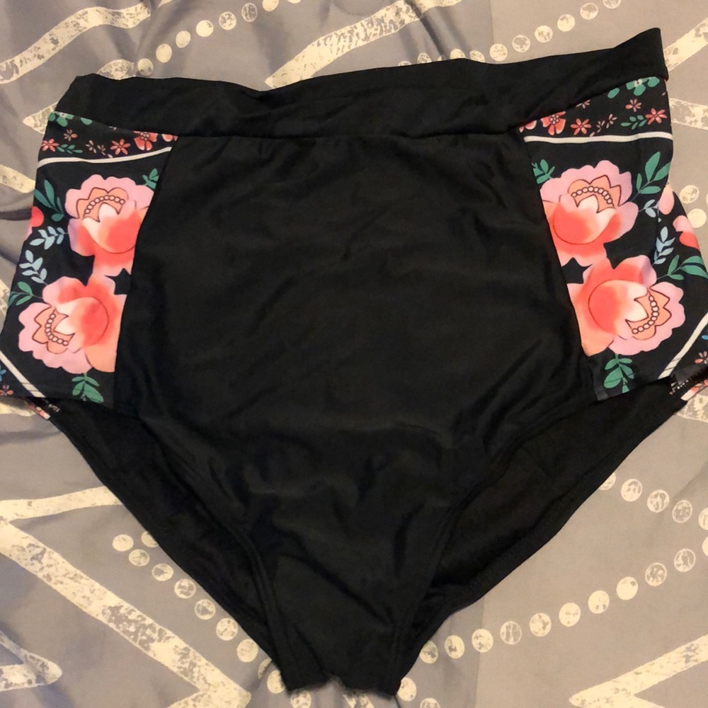FLOWER BIKINI- TOP & BOTTOM - Picture 2 of 3